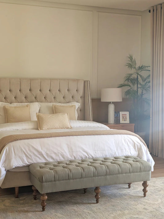 hash brown tufted bed